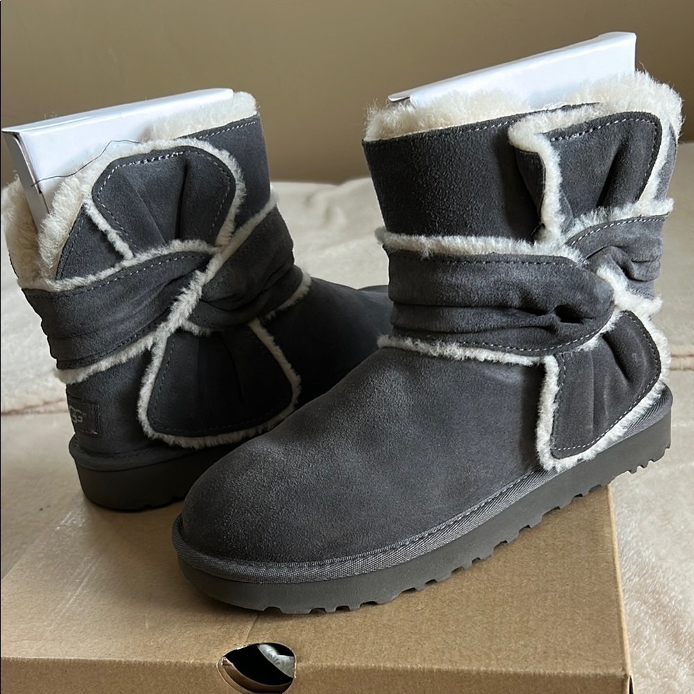 UGG Charcoal Mini Spill Seam Bow